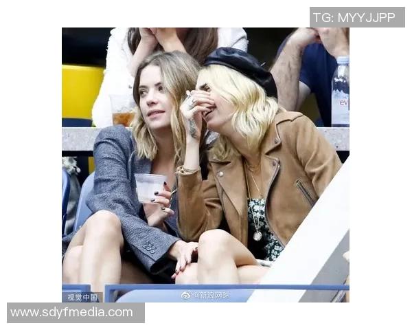 足球明星的爱侣是德国超模两人甜蜜生活引发热议